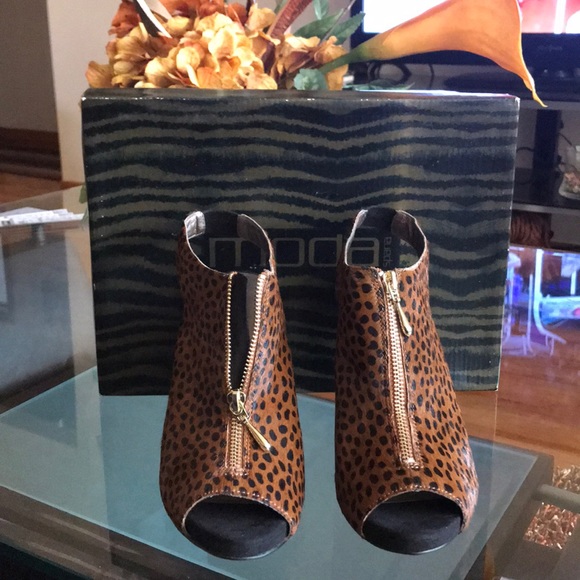 Shoes - Picture 2 of 5